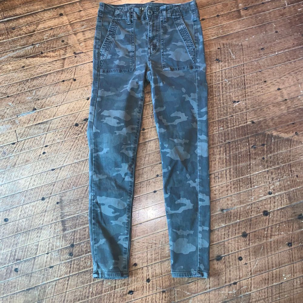 American Eagle hi-rise jeggings crop size 2 camo jeans